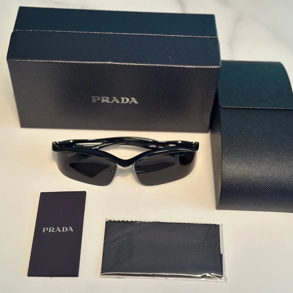 Prada sunglasses - Picture 3 of 10